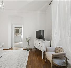 4-5 bedroom villa with Split City and Sea Views sleeps 8-10
